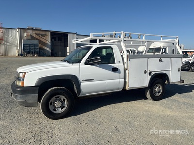 2004 Chevrolet Silverado 2500HD 4x2 Utility Truck