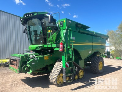 2016 John Deere S685 Combine Harvester