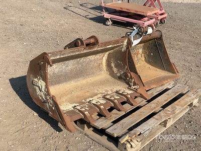 Quantity of (2) Digging 900mm, 600mm Excavator Bucket