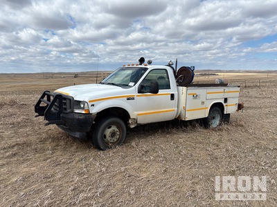 2002 Ford F-450 4x4 Utility Truck (Inoperable)