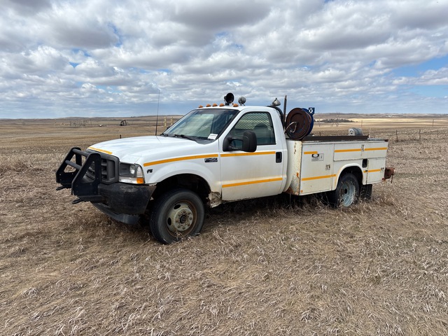 2002 Ford F-450 4x4 Utility Truck (Inoperable) 2002 Ford F-450 4x4 Utility Truck (Inoperable)