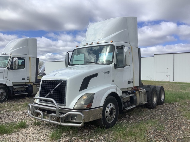 2017 Volvo VNL64T300 6x4 T/A Day Cab Truck Tractor 2017 Volvo VNL64T300 6x4 T/A Day Cab Truck Tractor