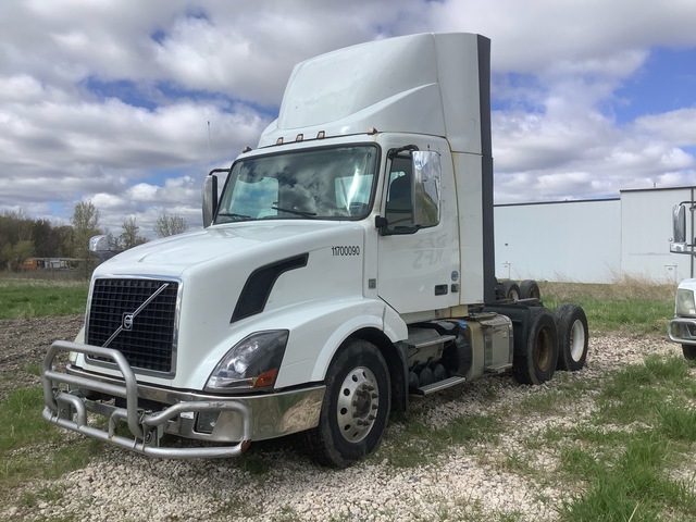 2017 Volvo VNL64T300 6x4 T/A Day Cab Truck Tractor 2017 Volvo VNL64T300 6x4 T/A Day Cab Truck Tractor
