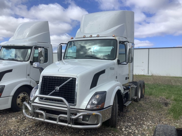 2017 Volvo VNL64T300 6x4 T/A Day Cab Truck Tractor 2017 Volvo VNL64T300 6x4 T/A Day Cab Truck Tractor