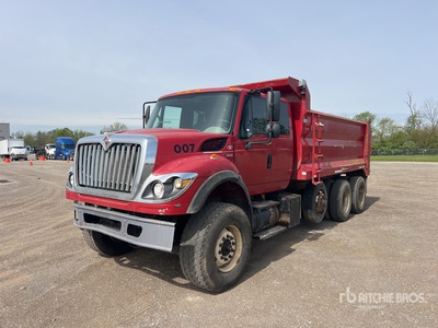 2010 International 7600 8x4 Extended Cab Camion à benne basculante Tridem