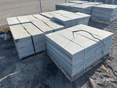 Quantity of (5) Pallets of 1 1/2 in Thermal Bluestone Pattern Piedra
