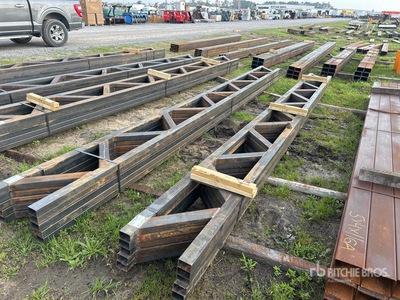 Quantity of (5) 18 x 20 Metal Trusses Varios metales