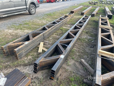 Quantity of (5) 18 x 20 Metal Trusses Varios metales
