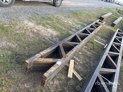 Quantity of (5) 18 x 20 Metal Trusses Varios metales