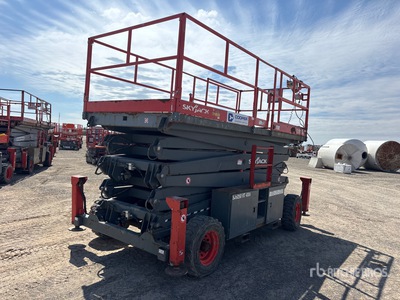 2018 Skyjack SJ9250RT 4x4 Diesel Scissor Lift