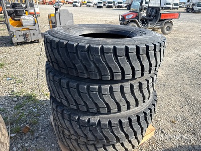 Quantity of (4) Pirelli 13R22,5 Tires