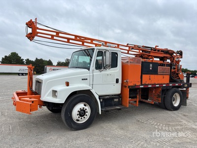 2000 CME CME55 on 2001 Freightliner FLD 70 4x2 شاحنة حفارة
