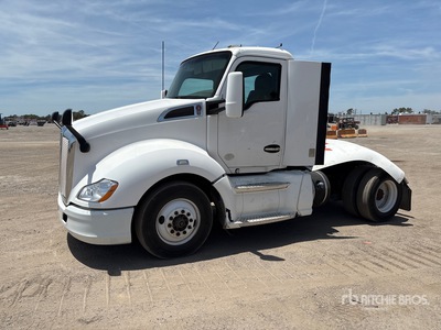 2015 Kenworth T680 4x2 S/A Day Cab Truck Tractor
