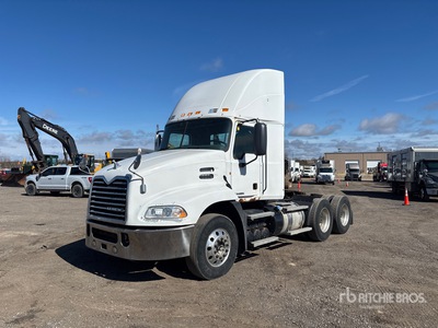 2013 Mack CXU613 6x4 トラックトラクター（T/A）