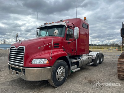 2013 Mack CXU613 6x4 トラックトラクター（T/A）