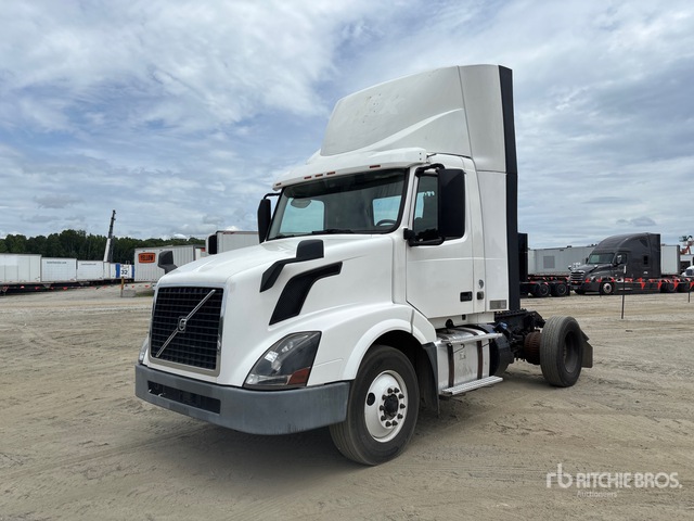 2017 Volvo VNL42T 4x2 S/A Day Cab Truck Tractor