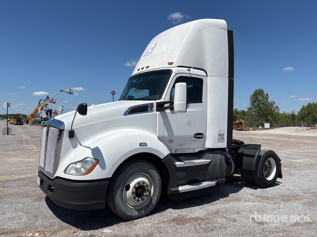 2020 Kenworth T680 4x2 S/A Day Cab Truck Tractor