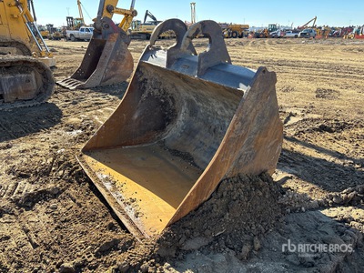 EFI 66 in Q/C Cleanup Excavator Bucket - Fits Komatsu PC290