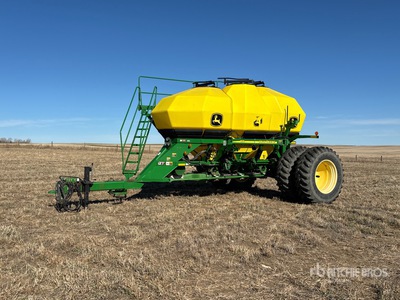 John Deere 1910 430 bu Tow-Between Chariot pneumatique