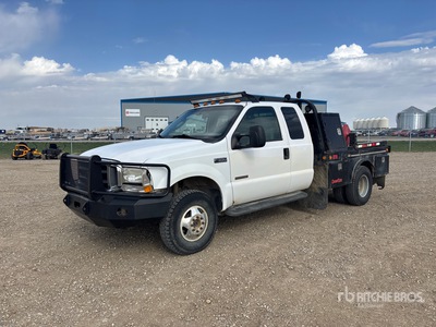 2004 Ford F-350 XLT 4x4 Extended Cab Flatbed Truck