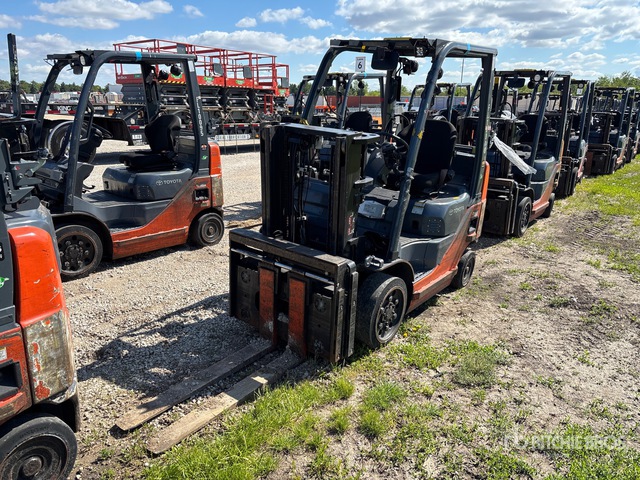 2015 Toyota 8FGCU20 4000 lb Cushion Tire Forklift (Inoperable)
