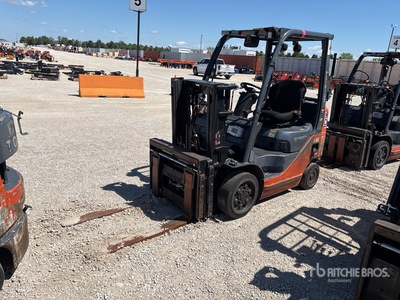 2015 Toyota 8FGCU20 4000 lb Pneumatic Tire Forklift