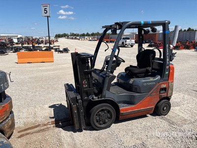 2015 Toyota 8FGCU20 4000 lb Pneumatic Tire Forklift