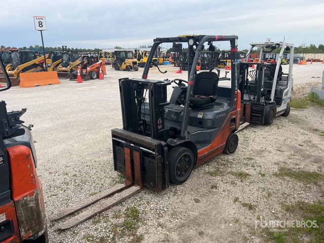 2015 Toyota 8FGCU20 4000 lb Cushion Tire Forklift