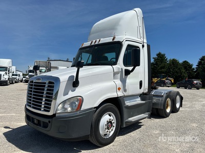 2015 Freightliner Cascadia 125 6x4 T/A Day Cab Truck Tractor