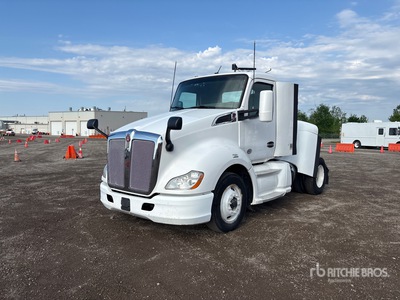 2015 Kenworth T680 4x2 S/A Day Cab Truck Tractor