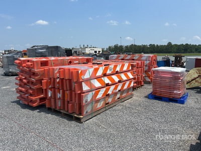Quantity of (100) Quantity of Runway Barricade