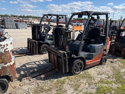 2015 Toyota 8FGCU20 4000 lb Pneumatic Tire Forklift