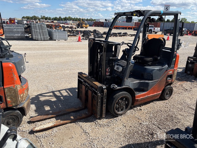 2015 Toyota 8FGCU20 4000 lb Pneumatic Tire Forklift (Inoperable)