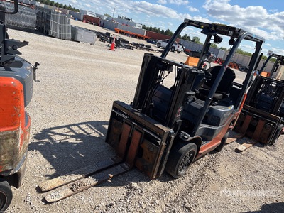 2015 Toyota 8FGCU20 4000 lb Pneumatic Tire Carrelli Elevatori