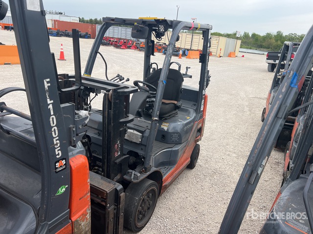 2015 Toyota 8FGCU20 4000 lb Cushion Tire Forklift