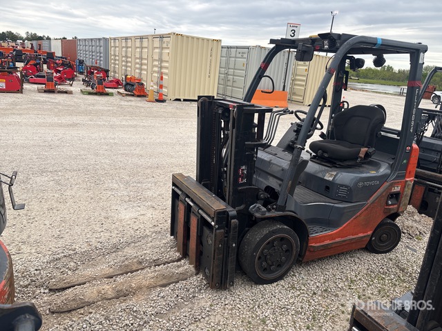 2015 Toyota 8FGCU20 4000 lb Pneumatic Tire Forklift (Inoperable)