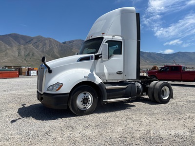 2016 Kenworth T-680 T/A Day Cab Truck Tractor