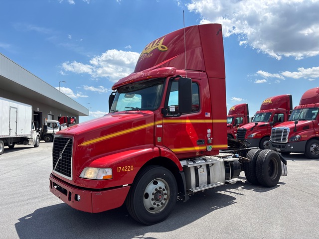 2017 Volvo VNM42T S/A Day Cab Truck Tractor