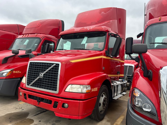 2015 Volvo VNM42T 4x2 S/A Day Cab Truck Tractor (Inoperable)