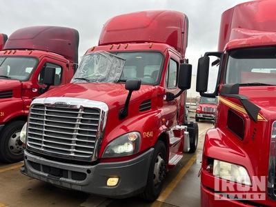 2017 Freightliner Cascadia 113 4x2 S/A Day Cab Truck Tractor