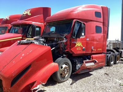 2021 Volvo VNL64T 6x4 3- Achs Sattelzugmaschine mit Schlafkabine (Inoperable)