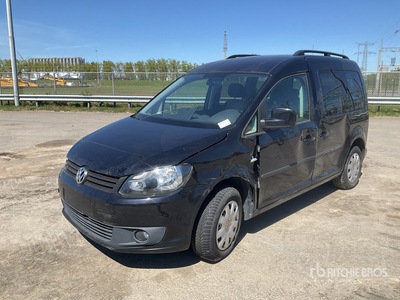 2014 Volkswagen Caddy فان نقل ركاب (Inoperable)