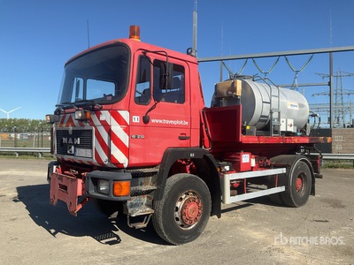 1992 MAN 18232 4x4 w/ Asphalt Sprayer Autocarro con gancio per impianto scarrabile
