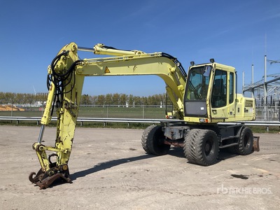 2001 Liebherr A900 Escavatore gommato