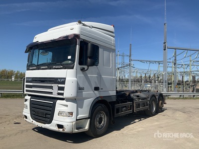 2009 DAF XF105 6x2 Sleeper Hooklift Truck