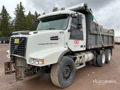 2008 Volvo VHD 6x4 Camion à benne tandem (Inoperable)