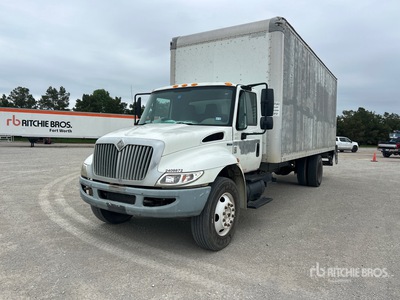 2008 International 4300 4x2 شاحنة فان