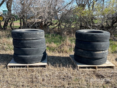 Quantity of (8) 11R24.5 RoadMaster Banden