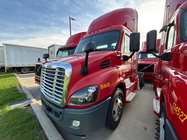 2018 Freightliner Cascadia 113 4x2 S/A Day Cab Truck Tractor