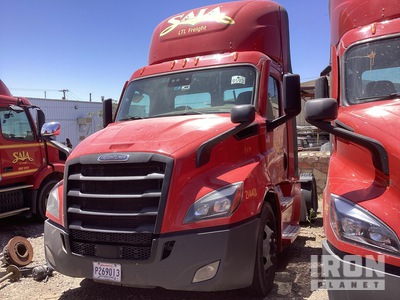 2021 Freightliner CA113 4x2 S/A Day Cab Truck Tractor (Inoperable)